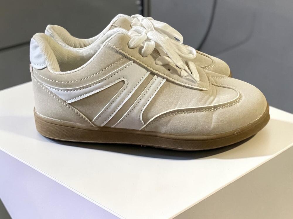 New Creme Tennis Shoes Sneakers Woman's US Sz 9 EU Sz 40 Comfort Cushion